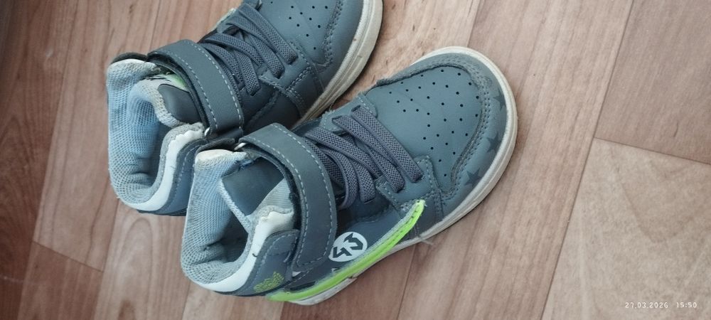 Детские кроссовки