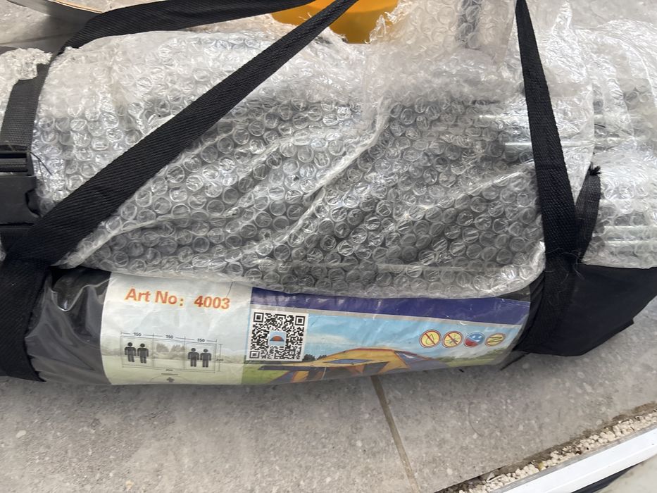 Продам палатку пользовался пару раз одна дуга немного повреждена