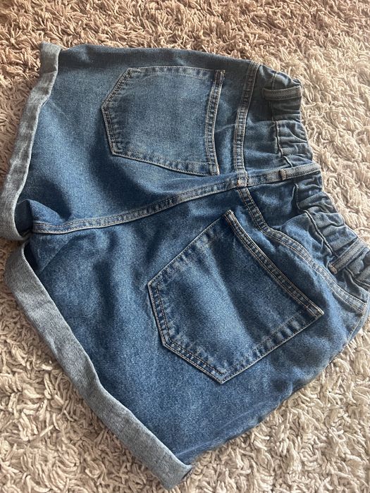 Pantaloni scurti de blugi