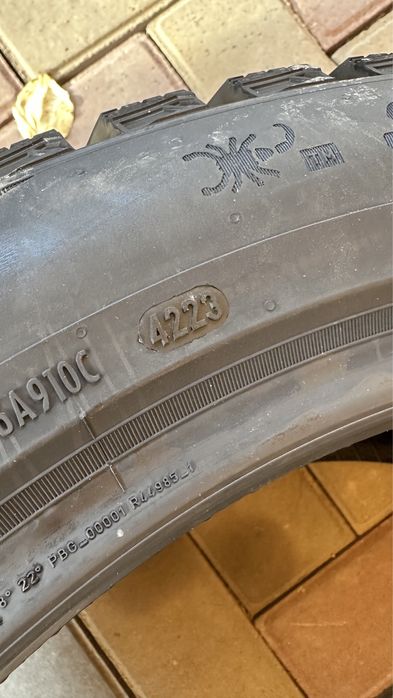 255/45/20 Pirelli Ice Zero 2 шипы