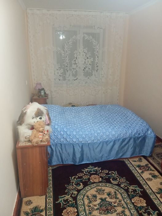 3xonali 4-etajda uy sotiladi