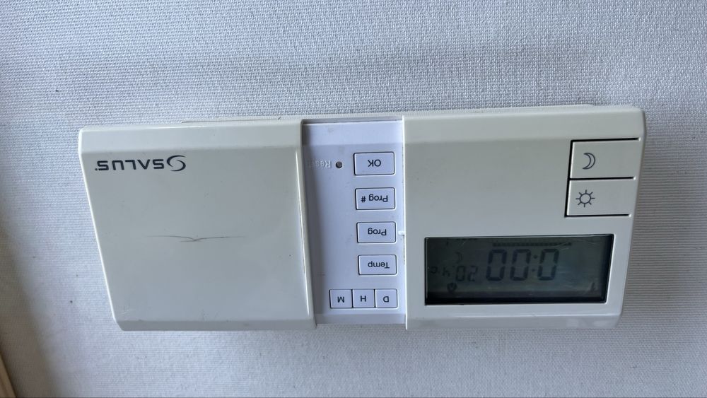 Termostat centrala Salus wireless . Se vinde doar emitatorul