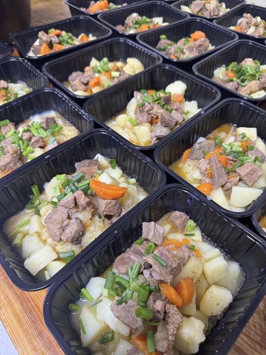 Ұйымдарға арналған кешенді түскі ас жеткізу / Доставка обедов для комп