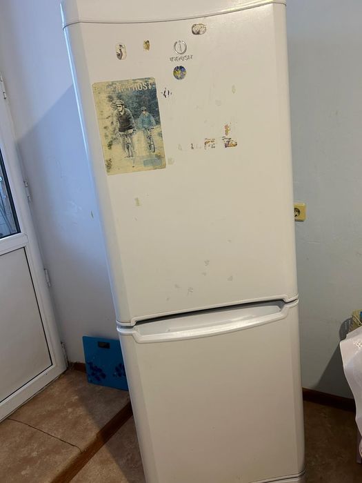 Холодильник Indesit
