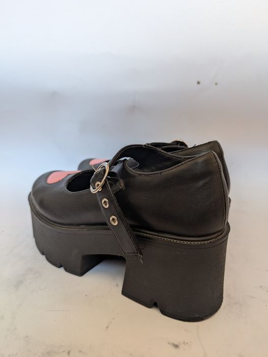 Затворени обувки верижка платформа сърце