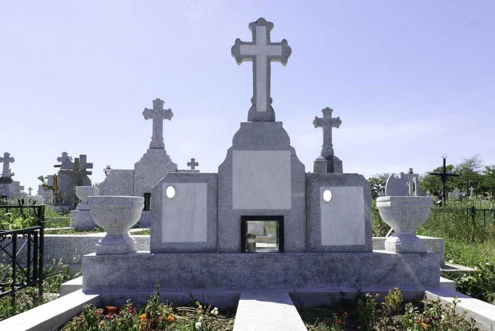 curatenie cimitir , curatenie si reparatii monumente , Cruci din marmură și granit
