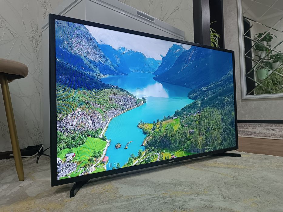 Телевизор SAMSUNG 43" Смарт ТВ Tizen.