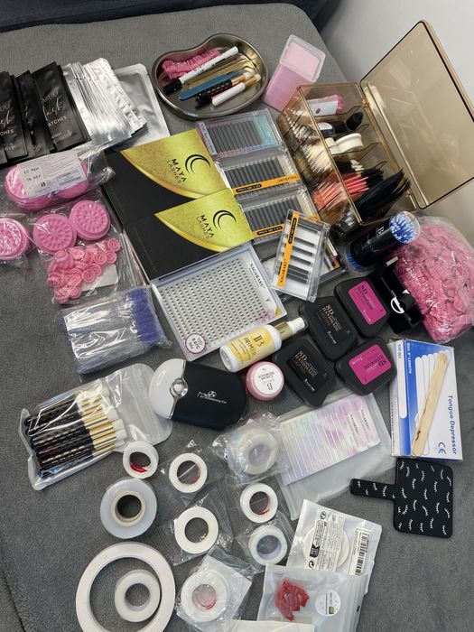 Vând Kit complet extensii gene + pat, lampă semilună și scaun profesional
