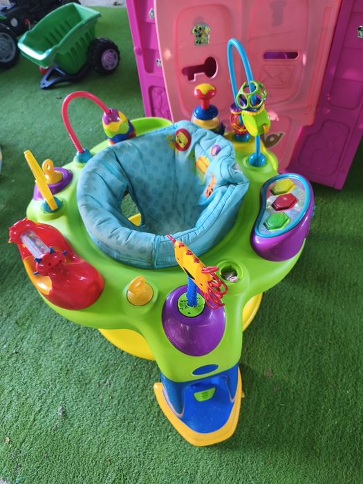 Centru de joaca cu scaun și trambulina