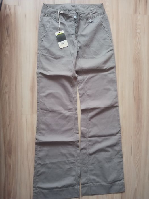 3 Păpuși și castel Pantaloni, jeans, blugi, pantaloni scurți