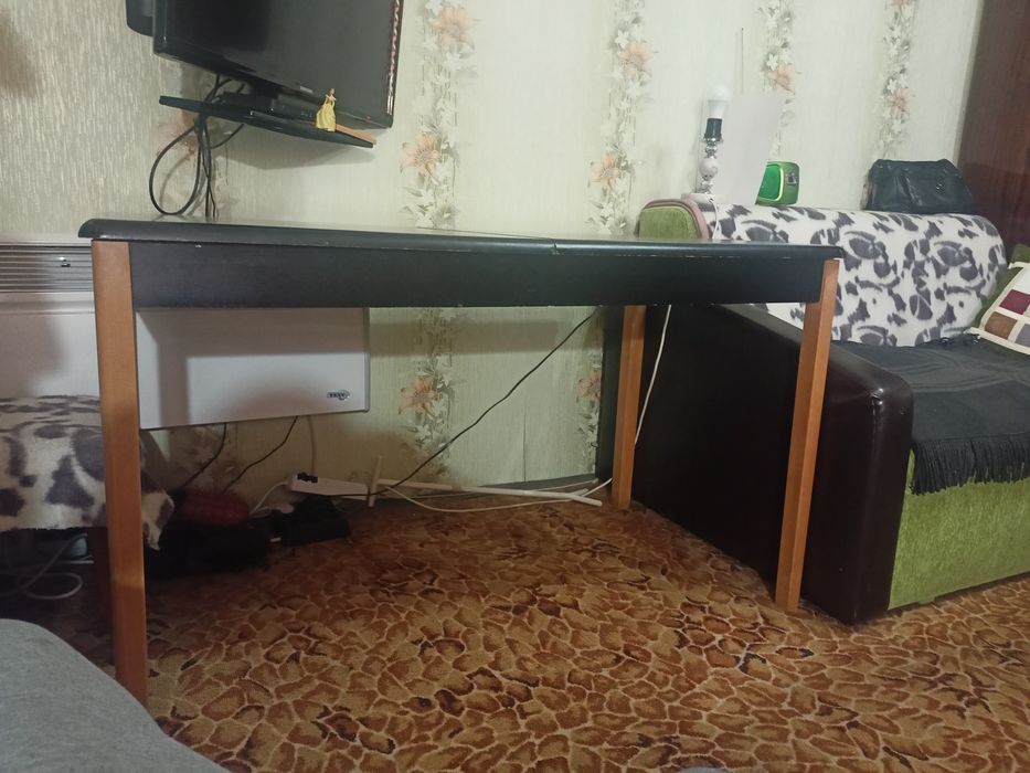 Черна разтегателна  масивна маса от дърво