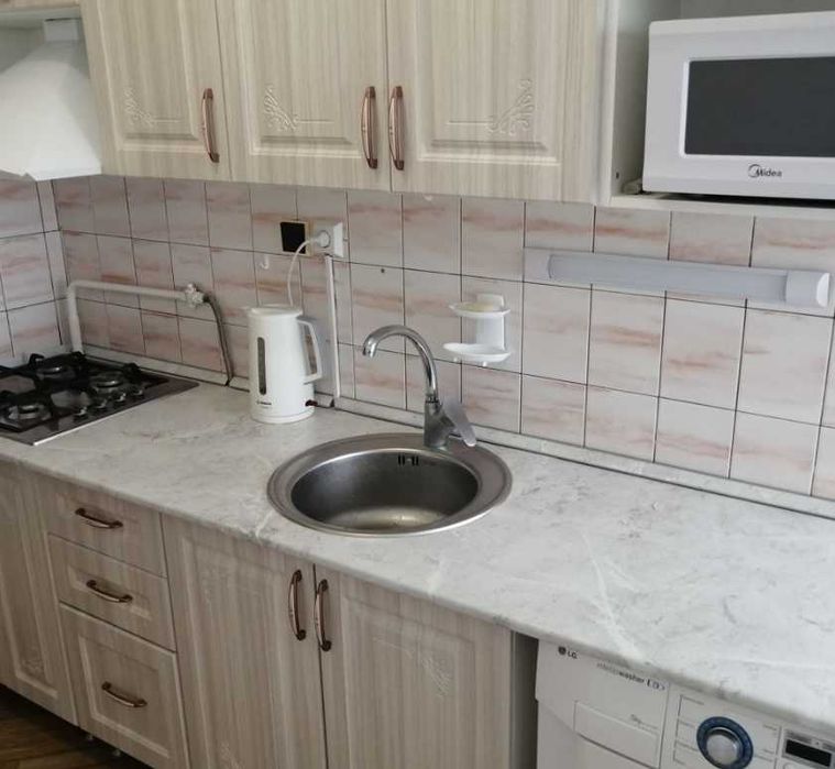 Дава се под наем Двустаен апартамент в Пловдив, Младежки Хълм - 60 кв.м за 270.3 € - Снимка #1