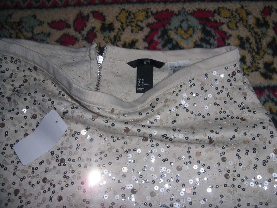 set 2 piese cu paiete ,fusta si bluza