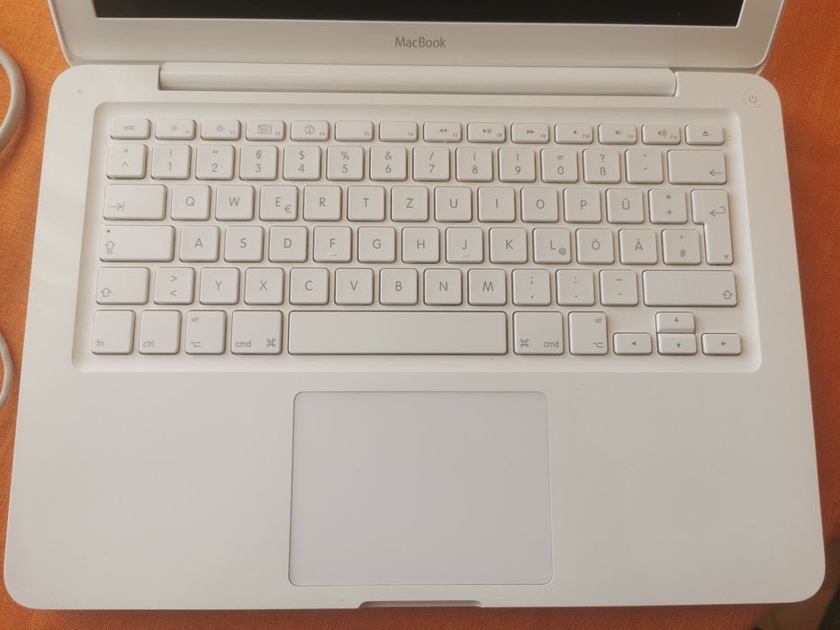 Apple MacBook A1342