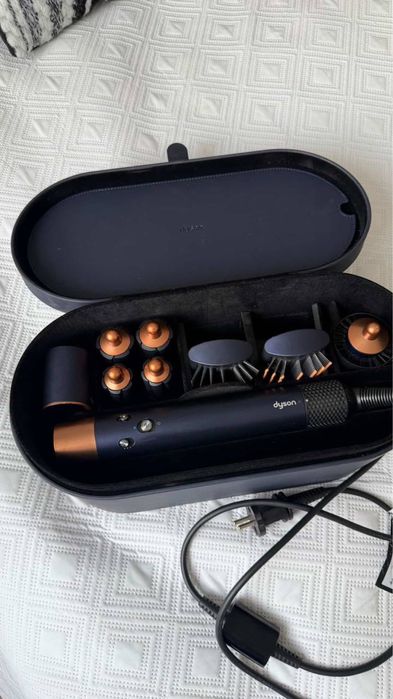 Продам фен стайлер Dyson