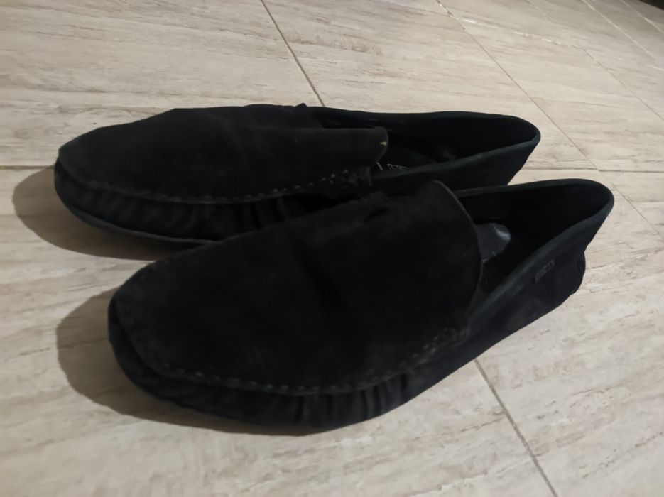 Продам две замшевые обуви