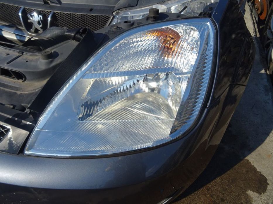 Fata completa Ford Fiesta din 2003 volan pe stanga