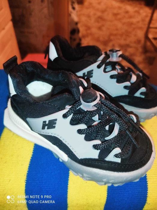 Кроссовки для мальчика 24р