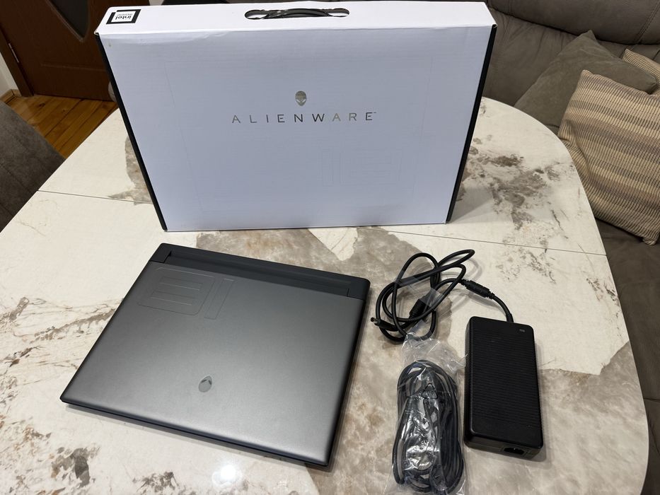 Dell Alienware M18 RI 480Hz FHD+ 2.2 GHz i9-13900HX 32GB 1TB SSD RTX 4080