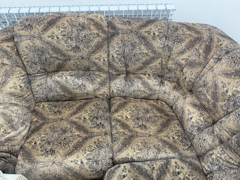 Продам мягкий уголок: диван + 2 кресла