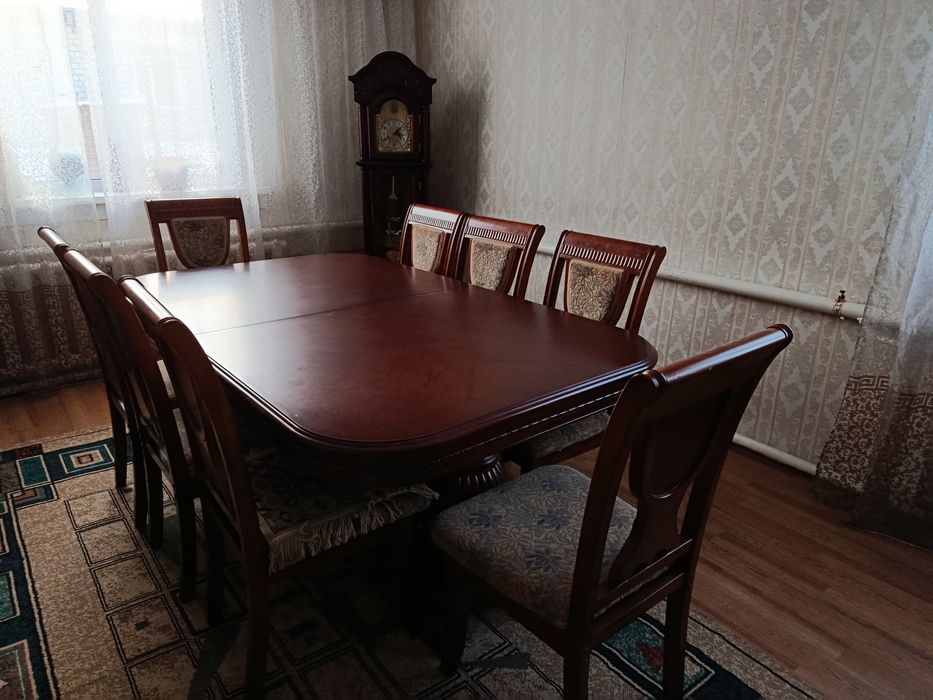 Подам мебель стол со стульями,стенку- сервант