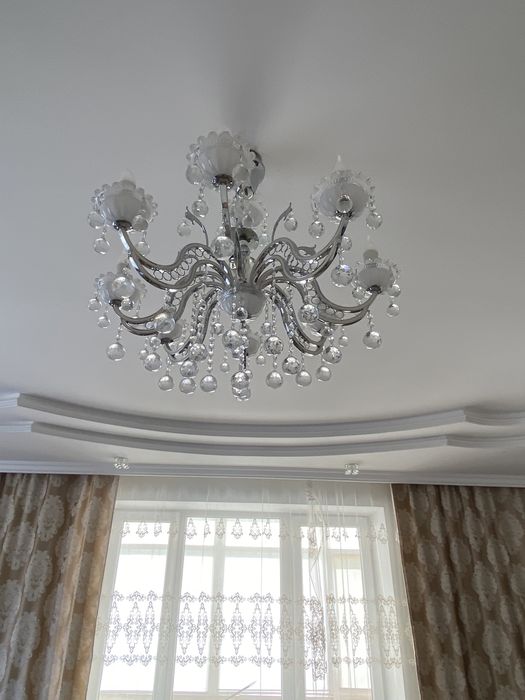 Продаю люстры разные