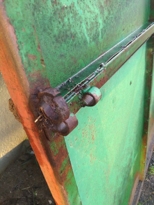 Големи желязни врати . 2 броя .