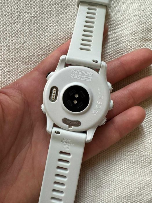 Смарт часовник Garmin - Forerunner 255 Music, 46mm, Whitestone