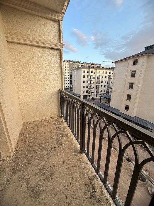 Продается 3х комнатная Новостройка коробка центре города А.Темур СХФ