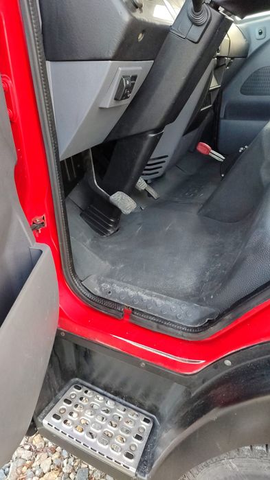 Nissan Atleon 3,5t - 3.0D - Basculabil trilateral pe cutie pret: 9700€