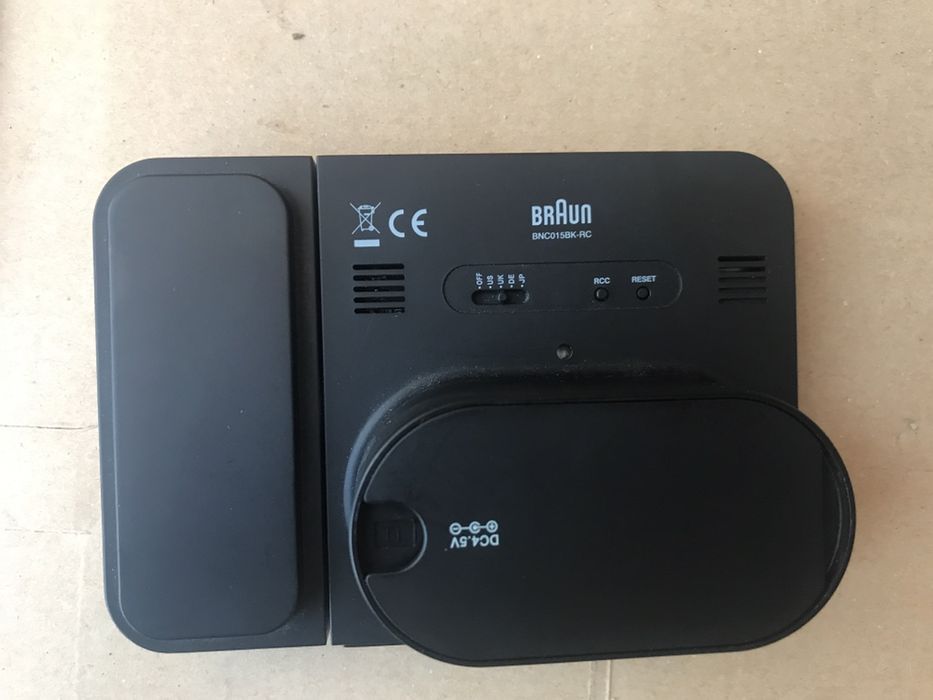 Ceas de Birou Braun cu Proiectie pe Perete BNC015BK-RC Impecabil