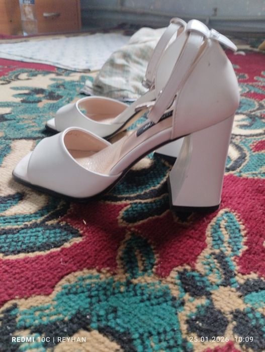 Босоножкию сатылады