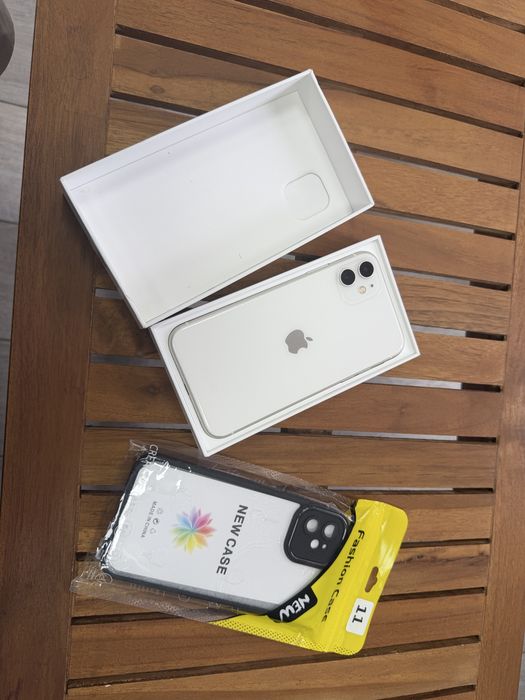 Vand Iphone 11 Alb 64GB Neverlocked Impecabil !