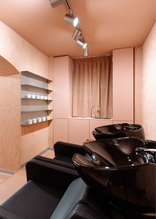 Predare salon la cheie-complet amenajat și utilat-Iaşi centru
