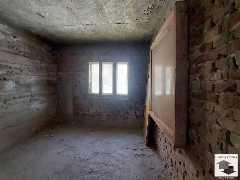 105597 Първи етаж от двуфамилна къща  в кв. Акация, гр. В. Търново