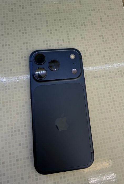Vand iPhone 17 pro 256 gb