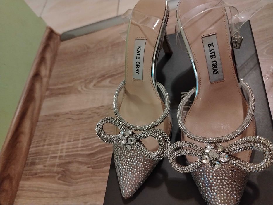 Официални обувки на ток