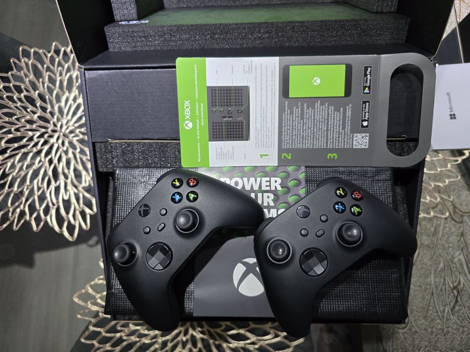 Xbox series X 1tb nou cu doua controllere