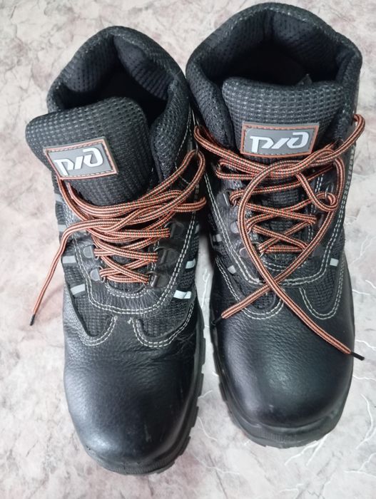 Продам мужские рабочие сапоги