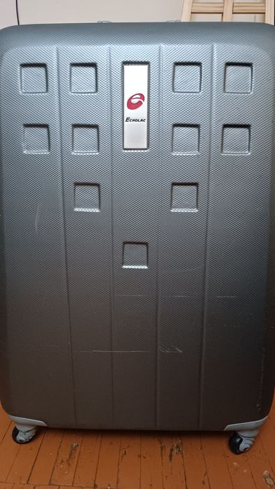 Продаю чемодан большого размера