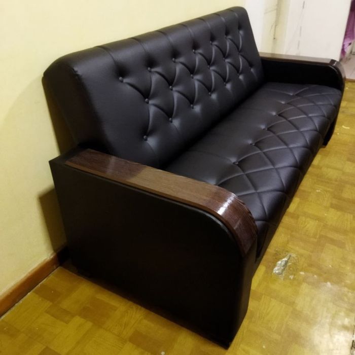 Divan ot Black Oficce