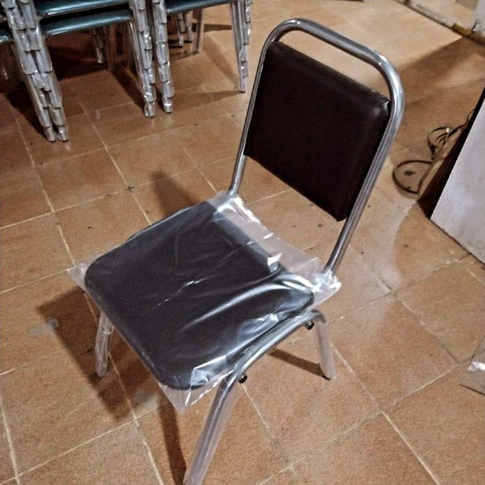 Kampetir xonalar va ofeslarga kreslo va stullar