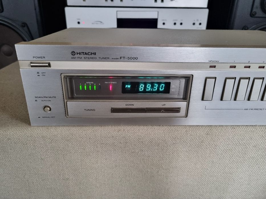 Tuner Hitachi FT-5000. Perfect functional. Impecabil.