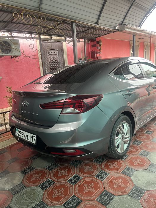 Hyundai Elantra авто