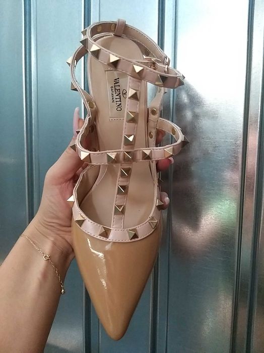 Pantofi bej Valentino marimea 38 39