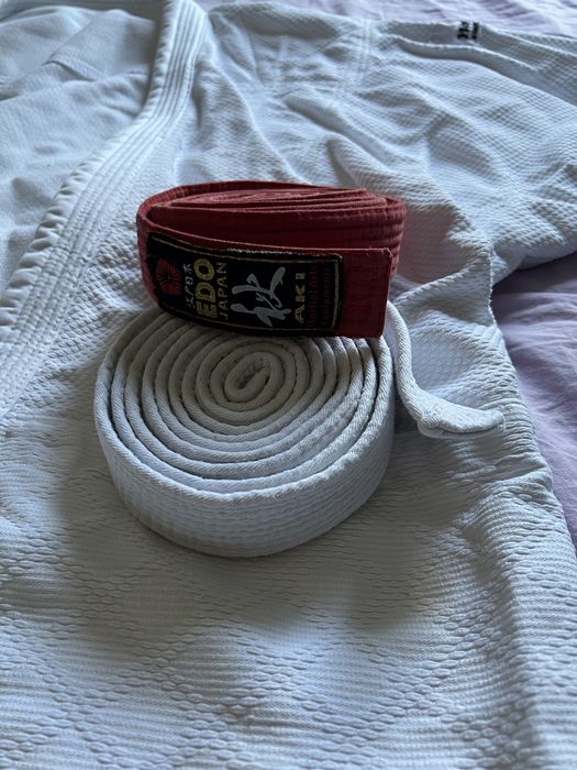 Кимоно подходящо за самбо, джудо, карате