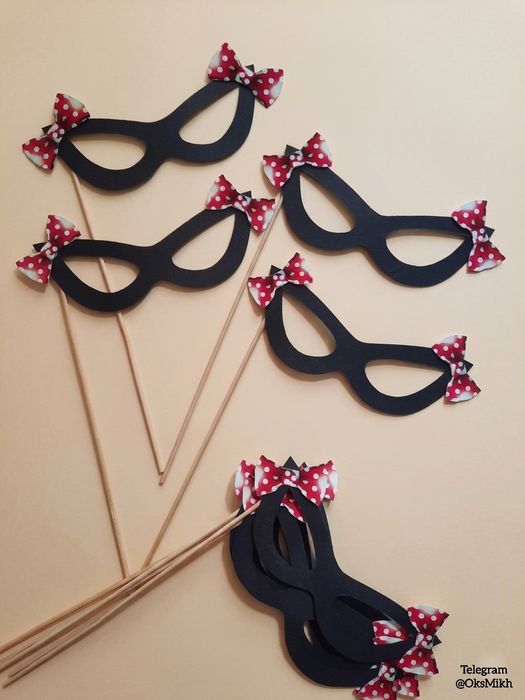 Атрибуты для образа на вечеринку.