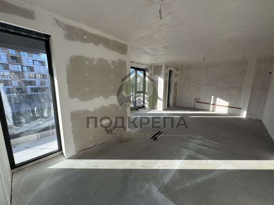 Продава се Тристаен апартамент в Пловдив, Младежки Хълм - 130 кв.м за 1916 €/кв.м - Снимка #1