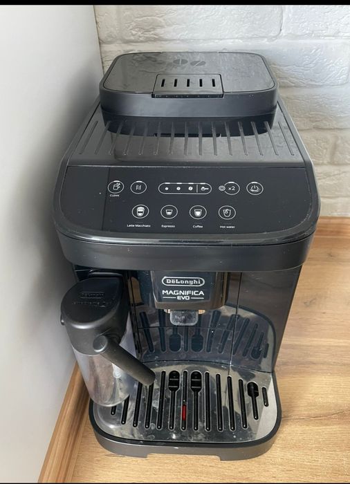 Продам кофе машина Delonghi.