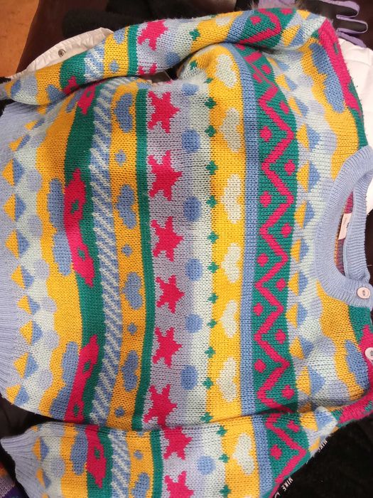 Зимни пуловери 6-8 г.-2 евро.